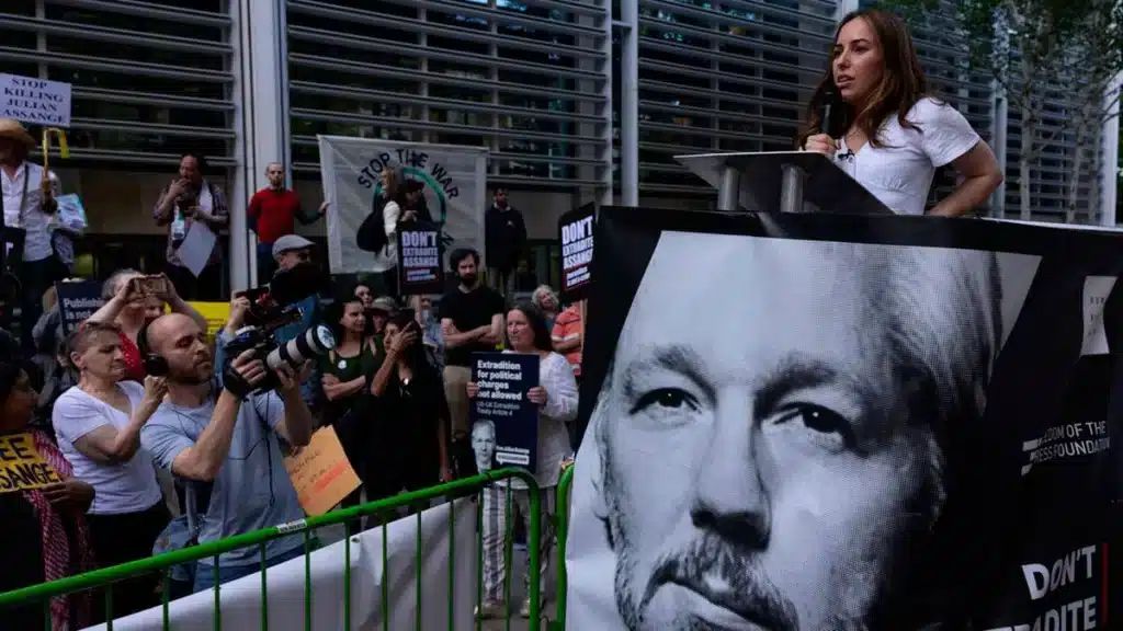Julian Assange's wife, Stella Assange, during a rally condemning the human rights violation that is his political persecution in London on May 1, 2022. Photo: Dan Kitwood / Gettyimages.ru. 