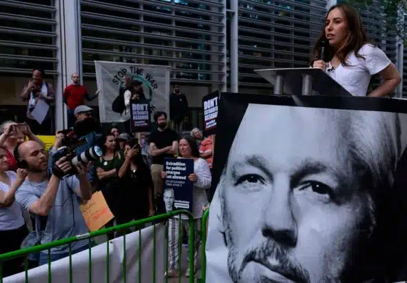 Julian Assange's wife, Stella Assange, during a rally condemning the human rights violation that is his political persecution in London on May 1, 2022. Photo: Dan Kitwood / Gettyimages.ru. 