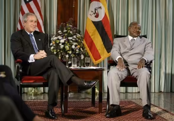 President George W. Bush meets with President Yoweri Museveni of Uganda Friday, July 11, 2003 in Entebbe, Uganda. Photo: Paul Morse/White House.