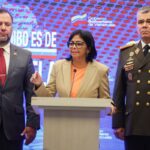The vice president of Venezuela, Delcy Rodríguez (center), accompanied by Foreign Minister Yvan Gil (left) and Defense Minister Vladimir Padrino López (right), speaks about the ICJ ruling on the Essequibo dispute, April 6, 2023. Photo: Twitter/@TVFANB.