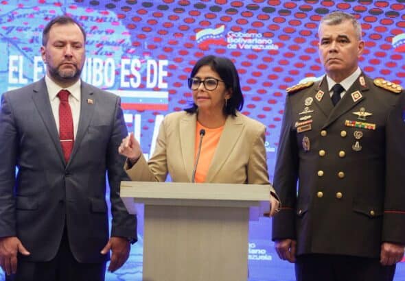 The vice president of Venezuela, Delcy Rodríguez (center), accompanied by Foreign Minister Yvan Gil (left) and Defense Minister Vladimir Padrino López (right), speaks about the ICJ ruling on the Essequibo dispute, April 6, 2023. Photo: Twitter/@TVFANB.