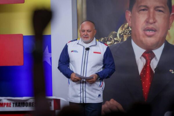 Featured image: PSUV vice president Diosdado Cabello in his TV program Con El Mazo Dando. Photo: Twitter/@RedRadioVe.