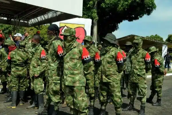 A group of ELN guerrillas posing at an event. Photo: Colprensa.