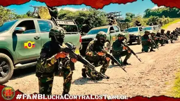 Venezuelan army commandos kneeling with armored military trucks in the background. Photo: Twitter/@CEOFANB/File photo.