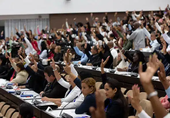 Deputies of Cuba's National Assembly ratified by majority the positions of president, vice president, and other representatives of the Cuban government, as seen in this image of the voting process. Photo: Cubadebate.