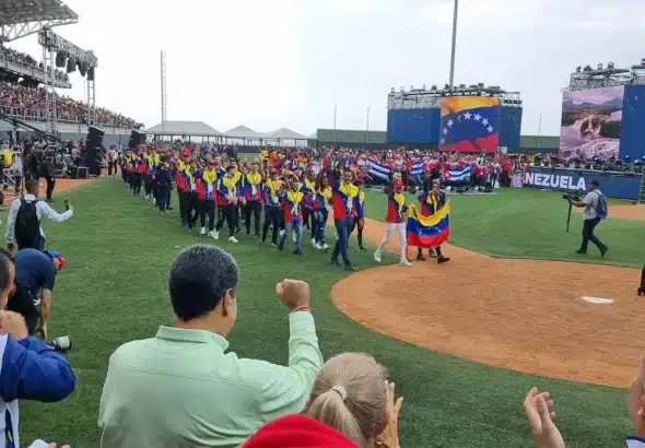 Venezuelan President Nicolás Maduro greeting the Venezuelan delegation during the inaugural ceremony of the 5th ALBA Games 2023 at the Jorge Luis García Carneiro stadium in La Guaira, Venezuela, April 21, 2023. Photo: Twitter/@torrealbaf.