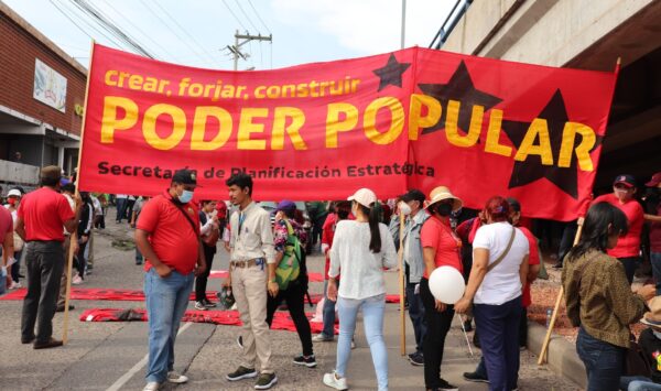 Honduran youth prepare for a march in support of sovereignty and President Xiomara Castro. Photo: Lo Que Somos.