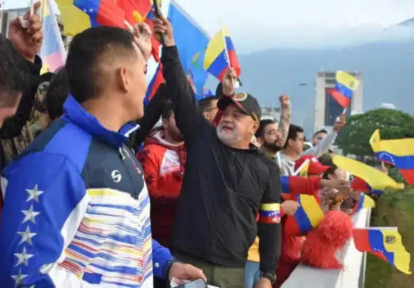 PSUV Vice President Diosdado Cabello in a event on the Distribuidor Altamira bridge in Caracas, commemorating the 4th anniversary of the "banana coup" lead by Juan Guaidó and Leopoldo López. Photo: RedRadioVE.