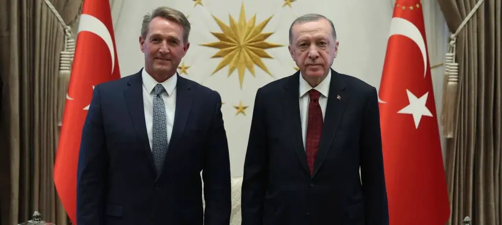 Turkish President Recep Tayyip Erdogan (right) meets with US Ambassador to Türkiye Jeff Flake (left) at the Presidential Palace in Ankara on January 2022. Photo: Presidential Press via Reuters.