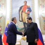 Russian Foreign Minister Sergey Lavrov (left) and Venezuelan President Nicolás Maduro (right) shake hands during their meeting in Miraflores Palace, Caracas, April 18, 2023. Photo: Twitter/@ActualidadRT.