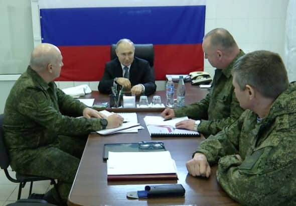 Russian President Vladimir Putin meets with commanders of Russian troops in Kherson region of Russia. Photo: Sputnik International.