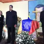 President Maduro, alongside his wife and National Assembly Deputy Cilia Flores and National Assembly President Jorge Rodríguez, honors Tibisay Lucena. Photo: Presidential Press.