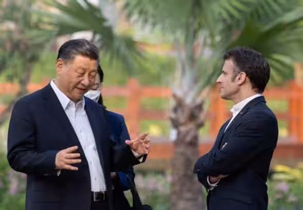 Chinese President Xi Jinping (left) and French President Emmanuel Macron (right) during their meeting in Beijing, China, April 6, 2023. Photo: CGTN.