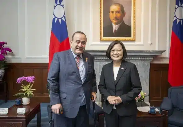 Taiwanese leader Tsai Ing-wen meets with Guatemalan President-elect Alejandro Eduardo Giammattei in 2019. Photo: Office of the President of Taiwan.