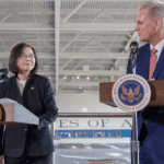 Meeting between Ms. Ing-wen (left) and Mr. McCarthy in Los Angeles. Photo: REUTERS.