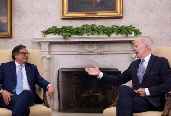Gustavo Petro (left) and Joe Biden (right). Photo: Jim Watson/AFP.