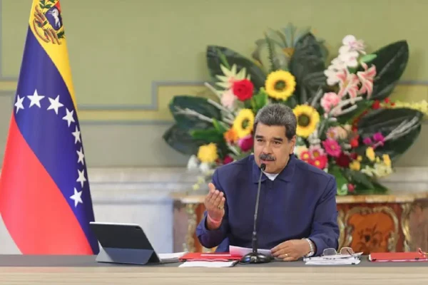 Venezuelan President Nicolás Maduro signs the Asset Forfeiture Law at Miraflores Palace, Caracas, April 27, 2023. Photo: Presidential Press.
