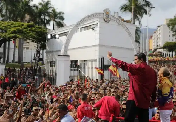 Venezuelan President Nicolás Maduro, accompanied by his wife, National Assembly Deputy Cilia Flores, at a political rally to celebrate the 21st anniversary of the failed coup d'etat against President Hugo Chávez in 2002. Photo: Presidential Press.