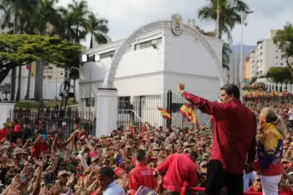 Venezuelan President Nicolás Maduro, accompanied by his wife, National Assembly Deputy Cilia Flores, at a political rally to celebrate the 21st anniversary of the failed coup d'etat against President Hugo Chávez in 2002. Photo: Presidential Press.