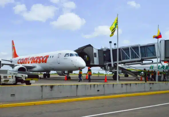 Conviasa Embraer ERJ-190 jet in the Manuel Carlos Piar International Airport of Puerto Ordaz before the inaugural flight to Manaus, Brazil, on Thursday 13, 2023. Photo: Twitter/@amarcanopsuv.