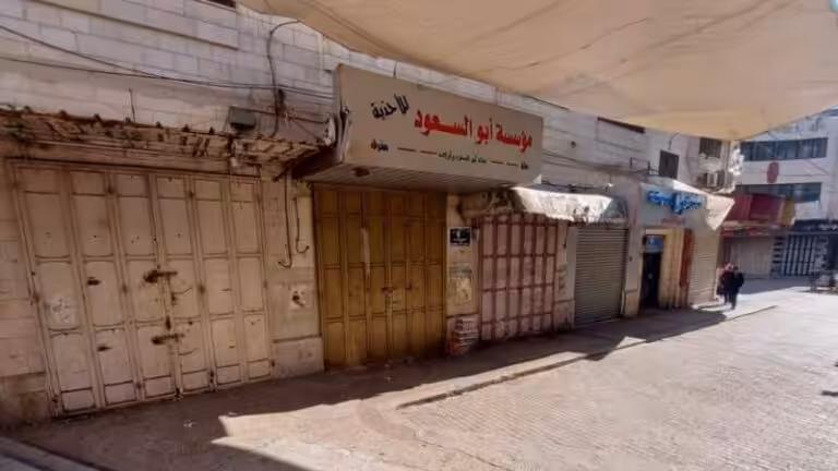 Stores in the central West Bank shut. Photo: Palestinian Safa news agency.
