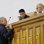 PSUV Deputy Diosdado Cabello deliberating with Venezuela's National Assembly President Jorge Rodríguez during the discussion and approval of the Bill for the Protection of Assets, Rights and Interests of the Republic and its Entities Abroad on Tuesday, May 16. Photo: Ultimas Noticias.