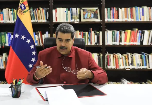 Venezuelan President Nicolas Maduro signing the adjustments in the bonuses that Venezuelan workers will received since May 1, 2023, representing the equivalent of $70 US dollars in addition to their wages. Photo: Presidential Press.