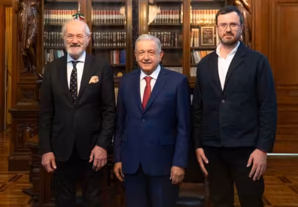 Mexican President AMLO hosted Julian Assange’s father and brother, John and Gabriel Shipton on April 20, 2023. Photo: Twitter/@lopezobrador_.