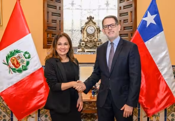 Sub-Secretary of Foreign Ministry Gloria de la Fuente with Vice Foreign Minister Ignacio Higueras of Peru. Photo: Foreign Ministry Chile.