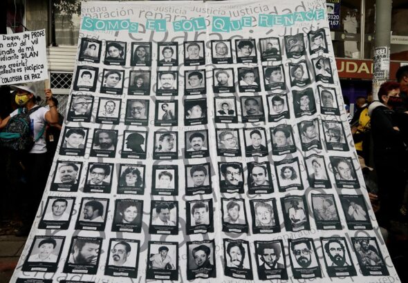Poster with the portraits of dozens of "disappeared" victims of Colombian paramilitary gangs, with a heading that reads: "We are the sun that is reborn. Truth, reparation, justice." Photo: Europa Press/File photo.