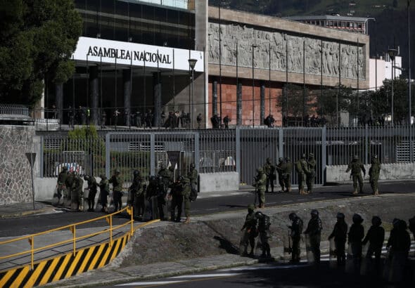 Ecuadorian army blocking the access to the National Assembly after the controversial decision of President Lasso to dissolve it, May 17, 2023. Photo: Jose Jacome/EFE.
