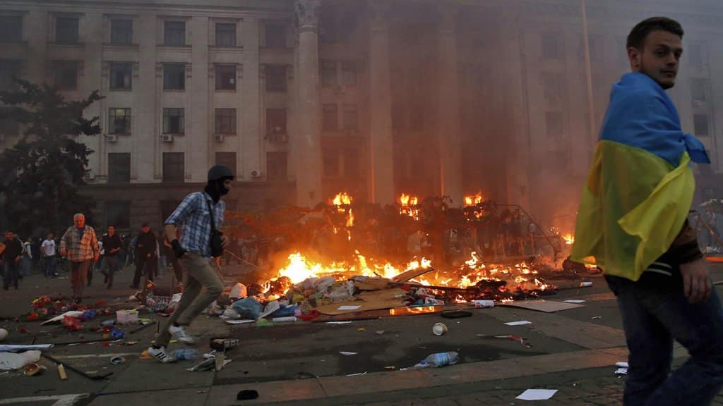 Trade Union building on fire in the center of Ukraine's southern port city of Odessa on May 2, 2014. Photo: Reuters.