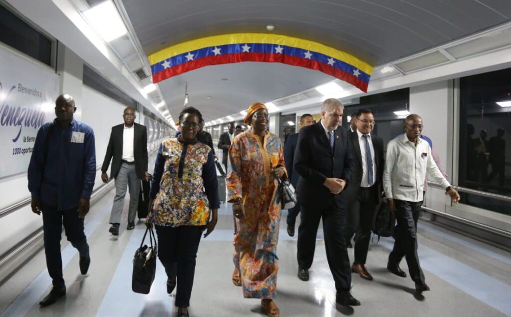 Burkina Faso Prime Minister Apollinaire Kyélem de Tambèla being received at the Simon Bolivar International Airport by Venezuela's Deputy Foreign Minister for Africa Yuri Pimentel. Photo: Twitter/@CancilleriaVE.