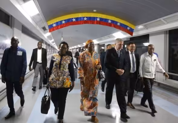 Burkina Faso Prime Minister Apollinaire Kyélem de Tambèla being received at the Simon Bolivar International Airport by Venezuela's Deputy Foreign Minister for Africa Yuri Pimentel. Photo: Twitter/@CancilleriaVE.