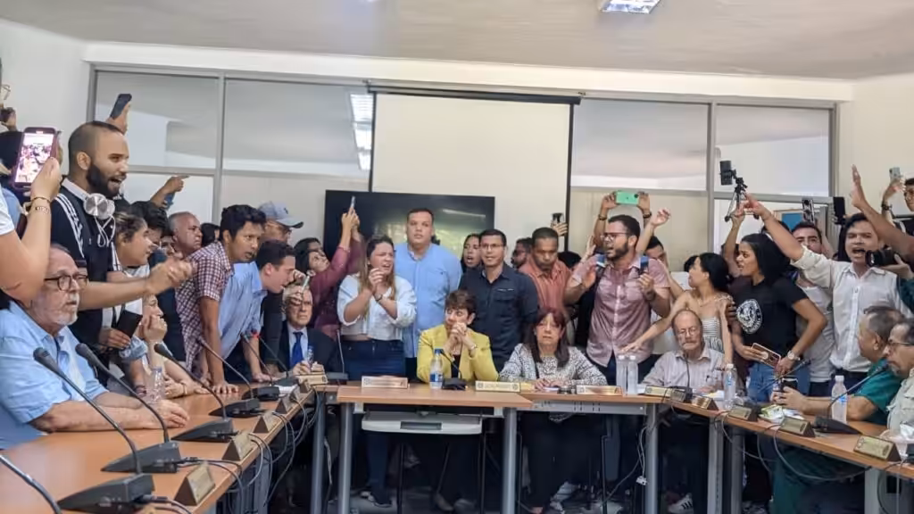 A Central University of Venezuela press conference. Photo: Axioma.Report.