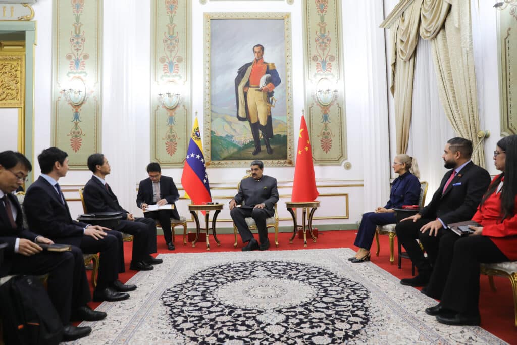 President Maduro meets with a delegation of the Communist Party of China in Miraflores Palace, Caracas, May 17, 2023. Photo: Presidential Press.