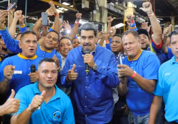 Venezuelan President Nicolás Maduro in the midst of workers during a meeting in Carabobo state, May 18, 2023. Photo: Presidential press.
