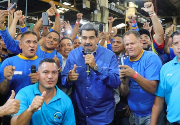 Venezuelan President Nicolás Maduro in the midst of workers during a meeting in Carabobo state, May 18, 2023. Photo: Presidential press.