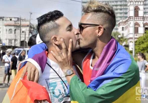 Image of two men kissing during the holding of the Cuban Days against Homophobia and Transphobia. Photo: Otmaro Rodríguez/OnCuba Archive.