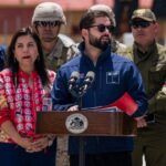 The president of Chile, Gabriel Boric, escorted by military agents and giving statements to the press in Colchane, near the border with Bolivia, on Wednesday, March 15, 2023. Photo: Reuters/File photo.