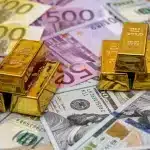 Gold bullions on dollar and euro notes. File photo.