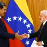 Brazilian President Luiz Inácio Lula da Silva shaking hands with Venezuelan President Nicolás Maduro at the Planalto Palace, Brasília, during a press conference following an extended meeting marking the resumption of full diplomatic relations between the two countries. Photo: Marcelo Camargo/Agência Brasil.