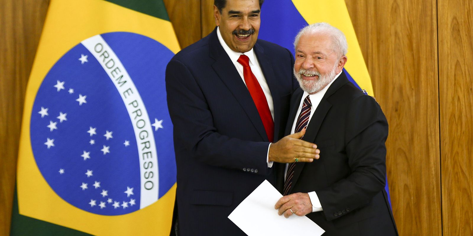 Brazilian President Luiz Inácio Lula da Silva receives Venezuelan President Nicolás Maduro at the Planalto Palace in Brasília this Monday, May 29, 2023. Photo: Marcelo Camargo/Agência Brasil.