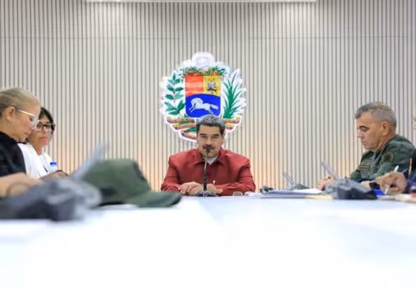 Venezuelan President Nicolás Maduro chairing a meeting with security and emergency response staff to address and respond to the beginning of the rainy season. Photo: Presidential Press.