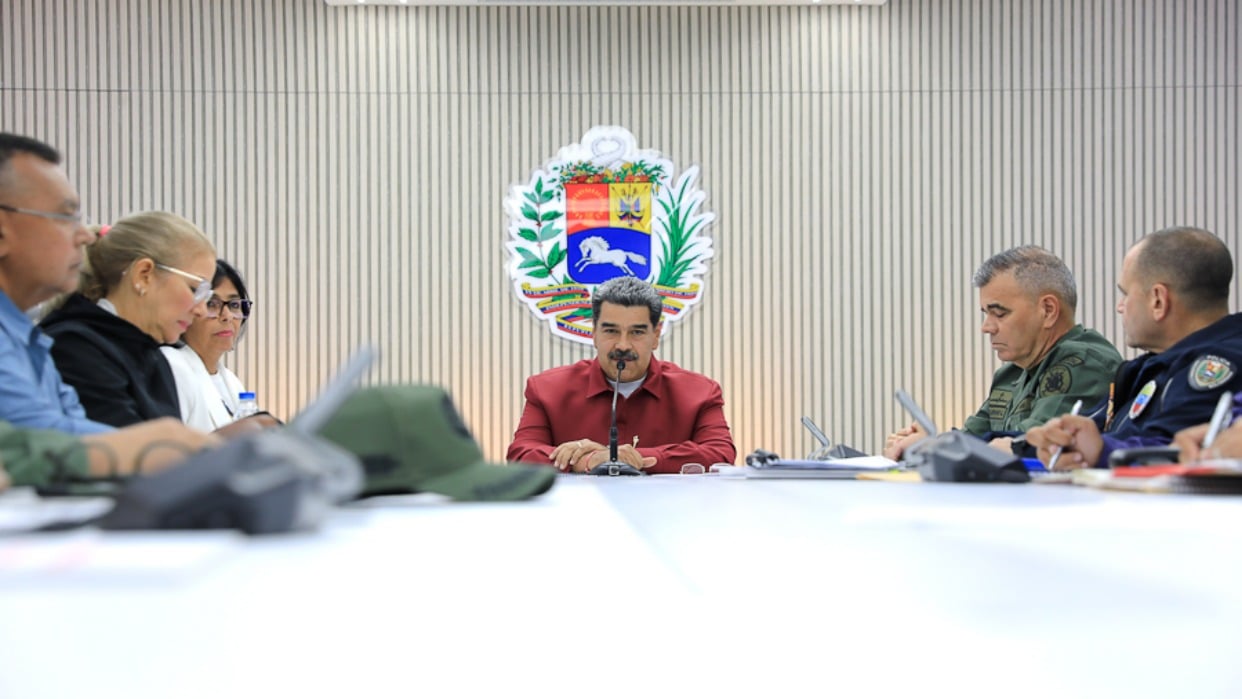 Venezuelan President Nicolás Maduro chairing a meeting with security and emergency response staff to address and respond to the beginning of the rainy season. Photo: Presidential Press.