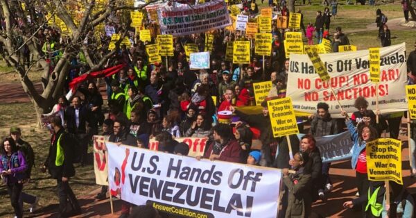 Image of demonstration in the US against US imperialist attacks against the Venezuelan people, as part of solidarity movements around the world that have denounced and mobilized against US sanctions. Photo: Twitter/@ChuckModi1/File photo.