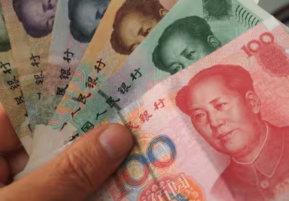 The Chinese Yuan, one of the primary currencies in de-dollarization. Photo: Fotoholica Press/ Lightrocket/ Getty Images.