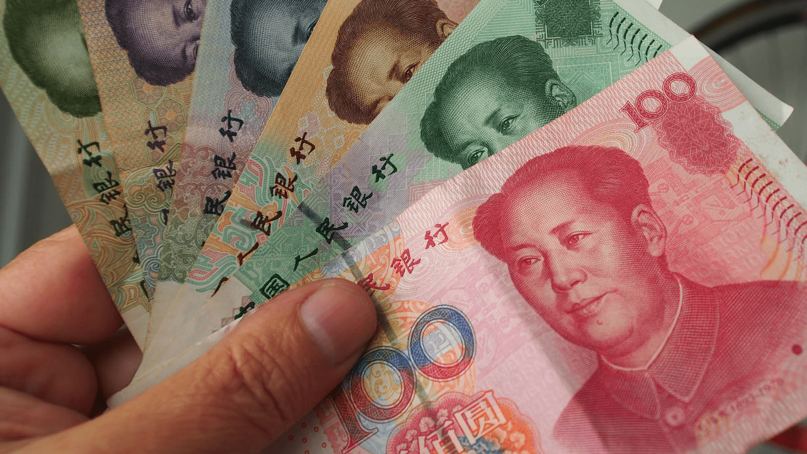 The Chinese Yuan, one of the primary currencies in de-dollarization. Photo: Fotoholica Press/ Lightrocket/ Getty Images.