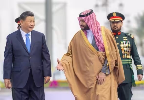 Chinese President Xi Jinping (left) is welcomed by Saudi Arabian Crown Prince Mohammed bin Salman (right) at Al Yamamah Palace in Riyadh, Saudi Arabia on December 8, 2022. Photo: Anadolu Agency/Getty Images/File photo.