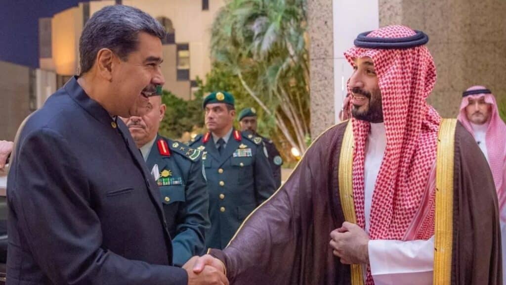 Venezuelan President Nicolas Maduro shaking hands with Saudi Crown Prince Mohammed Bin Salman upon Maduro's arrival to the presidential palace in Jeddah on Monday, June 6, 2023. Photo: Twitter/@rtarabic.